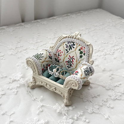 Resin jewelry rack sofa doll display stand jewelry display stand earring storage rack ﻿