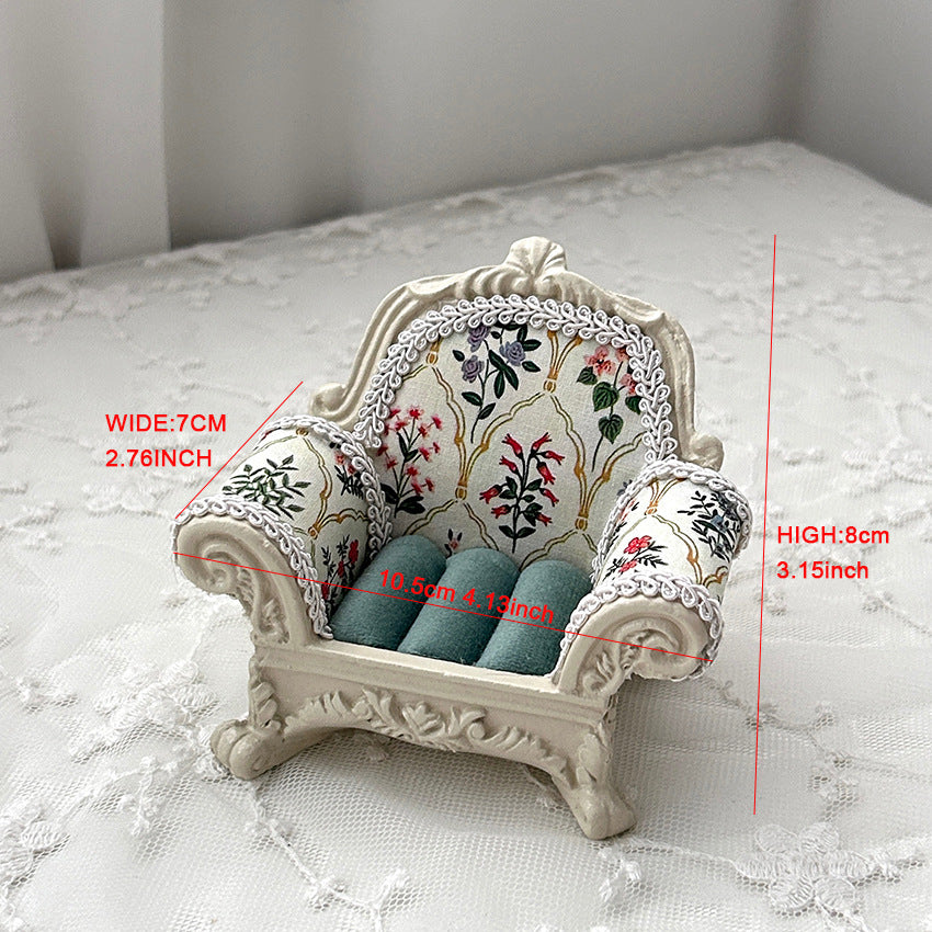 Resin jewelry rack sofa doll display stand jewelry display stand earring storage rack ﻿