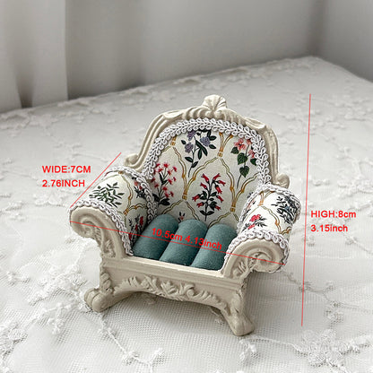 Resin jewelry rack sofa doll display stand jewelry display stand earring storage rack ﻿