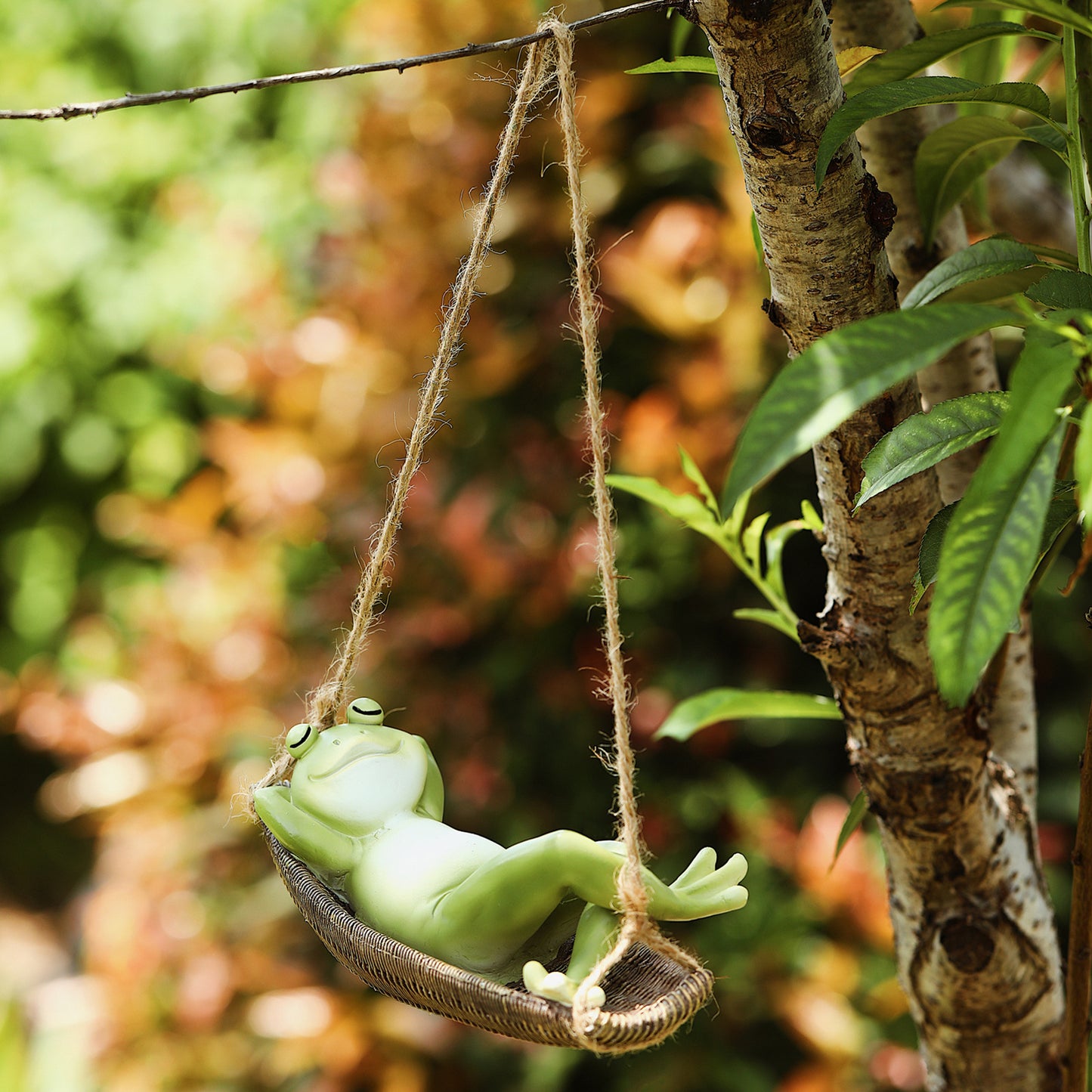 Artificial Animal Outdoor Garden Decoration, Cute Fun Frog and Easter Bunny Cradle Hanging Ornament